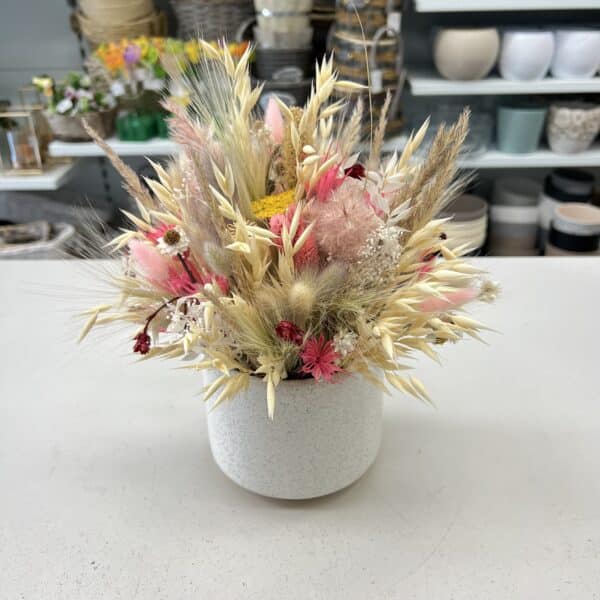 Aranžmán zo sušených kvetov v keramike 2
