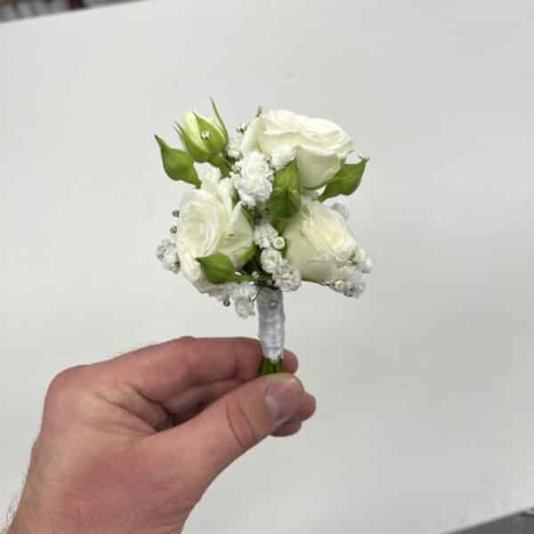 Pierko z bielych ruží