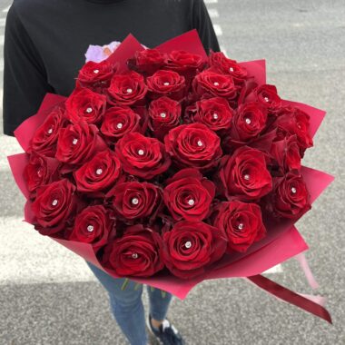 Kytica 30 červených ruží s diamantom